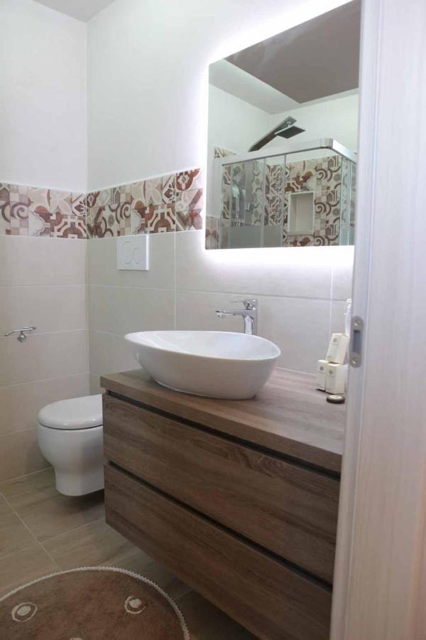 Afrodite Luxury Suite เวเญ ภายนอก รูปภาพ