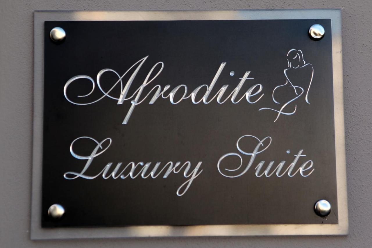 Afrodite Luxury Suite เวเญ ภายนอก รูปภาพ